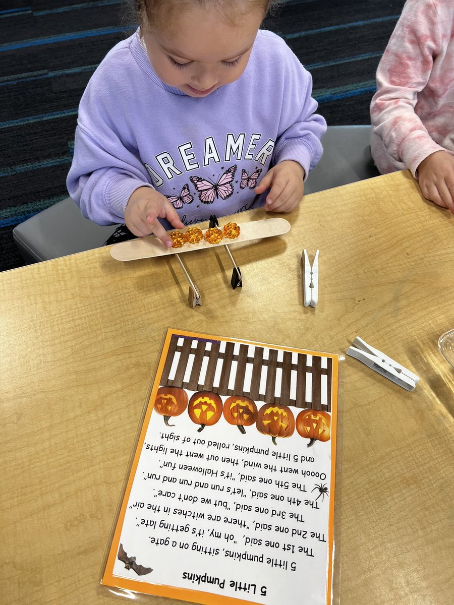 laurakatemei's tweet photo. October fun in Kinder B! @PayneMullin @alcdsb_stfa https://t.co/iHe30YXmEO