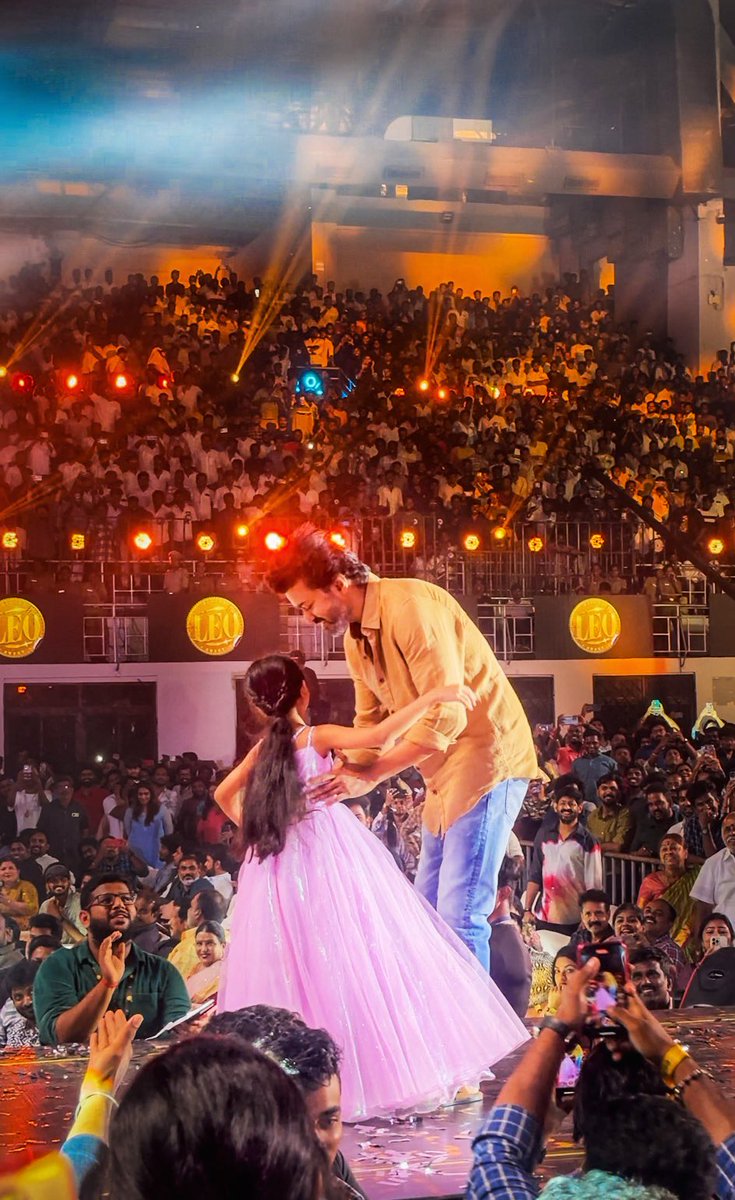 #LeoSuccessMeet | #Leo 

Iyal papa Crying During Speech !! And she said she missed Thalapathy So Much After #Leo and said he didn’t spoke with her after Leo Till Now !!

This moment ❤️❤️

#EnowaytionPlus #EplusSquad #ThalapathyVijayMakkalIyakkham