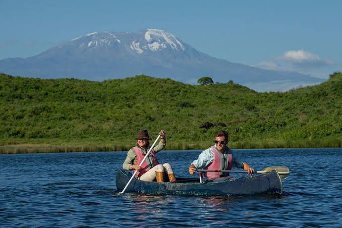 SafariGateway_'s tweet photo. 3. Canoeing on Lake Momella https://t.co/jGoY0nuue3