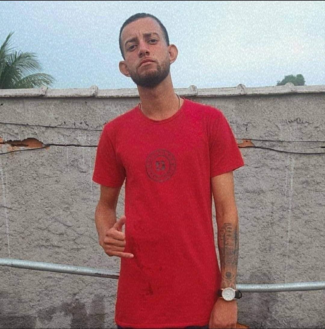 ⚠️ MORADOR DE COSMOS DESAPARECIDO

Daniel Vitor, visto última vez perto de casa. Tel: 21965653054