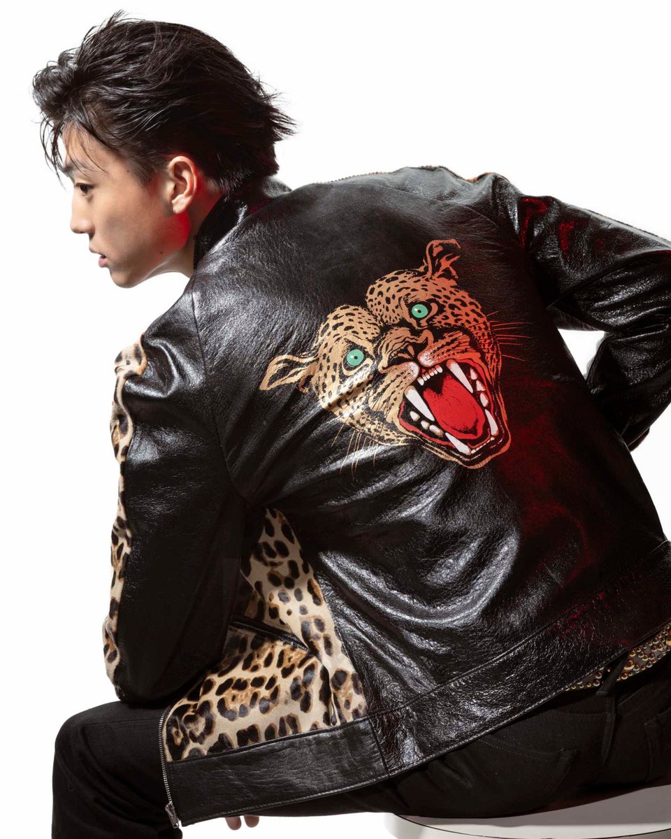 RUDO_magaz's tweet photo. 現代を生きる喜びが奮い立つ
品格に満ちたラグジュアリーレザー
LEWIS LEATHERS

photo:TSUTOMU YABUUCHI
styling:YOHEI SHIBAYAMA
hair &amp; make up:KEN YOSHIMURA
model :KENTARO ITO

#rudo
#伊藤健太郎
#lewisleathers https://t.co/eDYhtZ0mfy