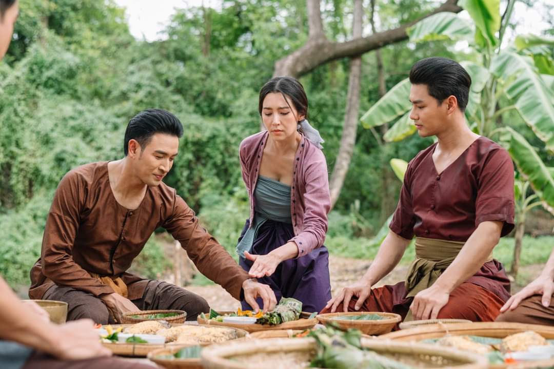 nnatthavutt's tweet photo. ผัวทั้งสอง ทั้งเฮียไช้และหลวงราช 😂
#พรหมลิขิตep7 https://t.co/iLBrRhgfND