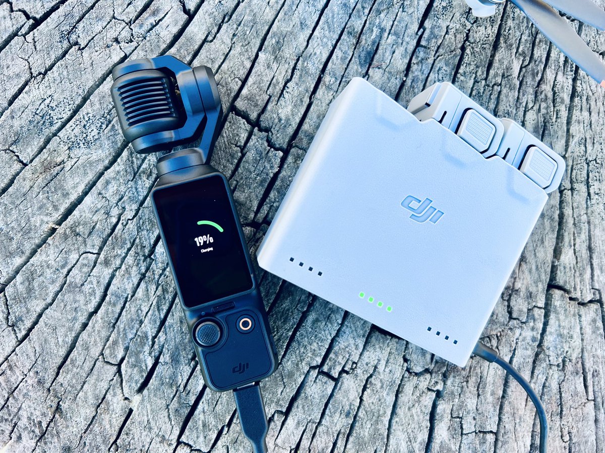 xab83's tweet image. DJI töltés csak DJI töltővel! 😆 #gadgetporn3 #djipocket3