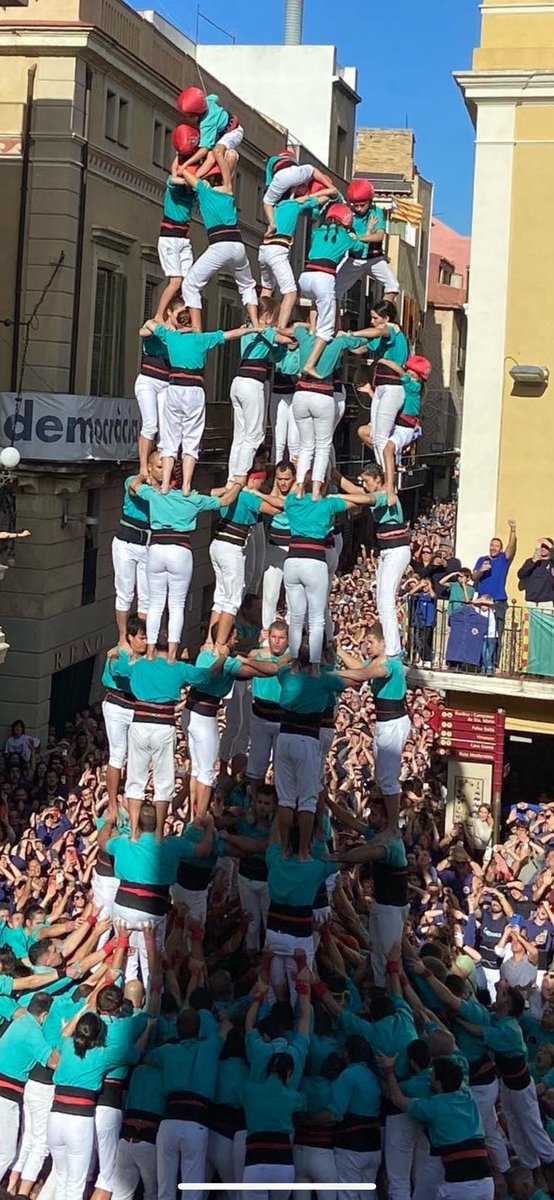 Trobo a faltar la polèmica @CastellsEnXarxa