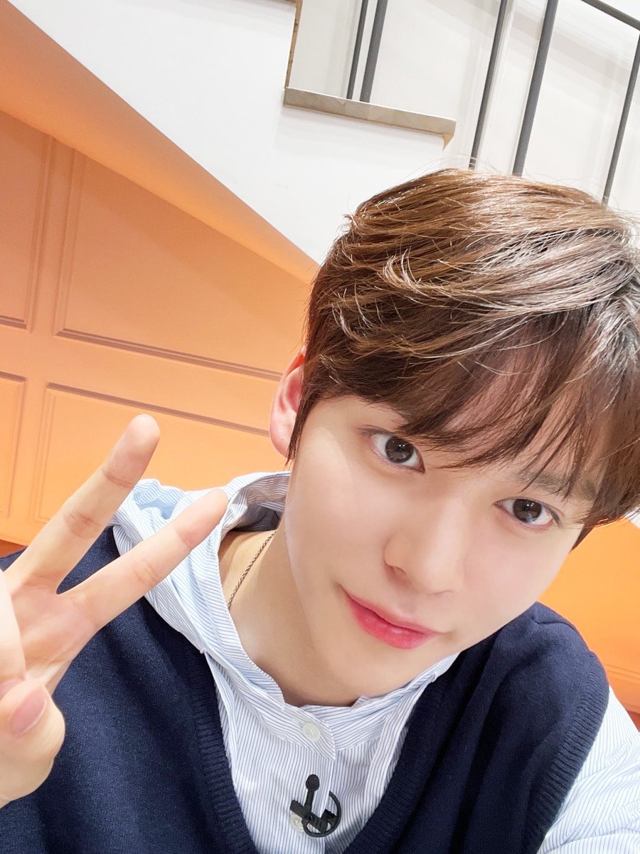 루키즈 시절 은석이 셀카 좋은 이유
소년과 남자 사이의 얼굴임… 🥹