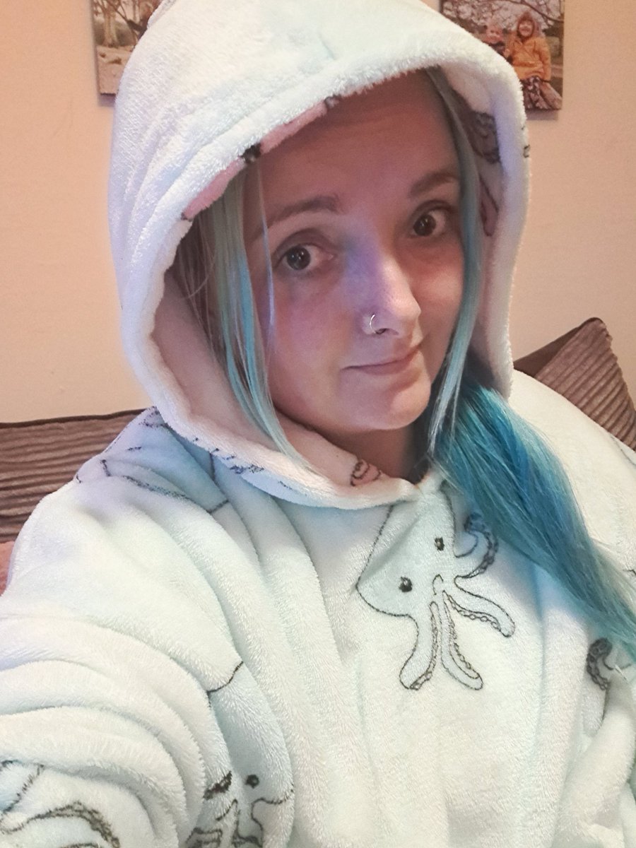 NicolNicholls's tweet image. Very professional attire for attending a board meeting 😂 (I did attend remotely)  I'm my defence, I'm feeling a bit rubbish so comfort was needed 🐙
#professional #grownup #adulting