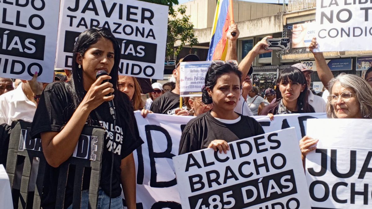 LibertadLuchSoc's tweet photo. LIBÉRENLOS | #1Nov | 📸 | Organizaciones defensoras de DDHH, familiares y amigos de presos políticos, gremios estudiantiles, universitarios y sindicatos, exigieron la libertad de todas las personas encarceladas injustamente por defender derechos.  #LibertadParaTodos. https://t.co/Y0JAjAkJ53