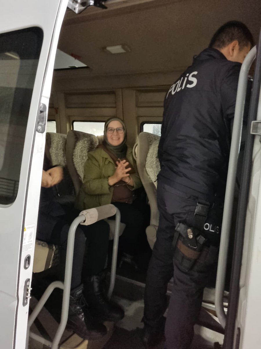 Yüreğim her zaman barışla, umutla, sizinle. 
"En büyük ibadet hakkı müdafaa etmektir."