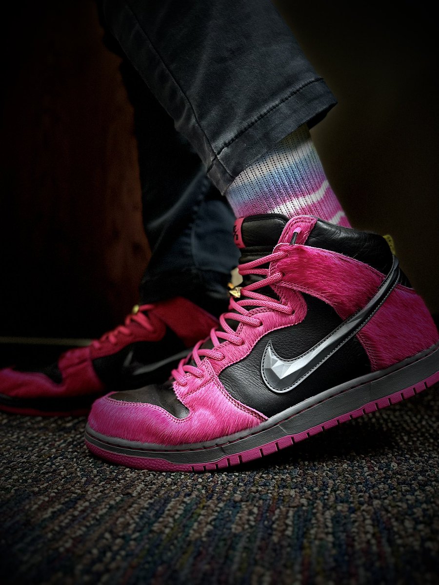 moreshoesthan's tweet image. Jewel runner over and out of this…
@therealelp @KillerMike 

RTJs to celebrate the last day of a looong call cycle

@BlendsPoetic toppin it off

#docsindunks 
#jewelrunner #rtj
#KOTD
#nike #sbdunk #dunk
#yoursneakersaredope 
#snkrsliveheatingup #snkrskickcheck 
#snkrs #sneaker