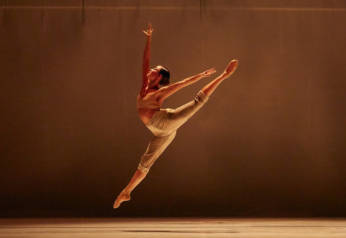 Happy World Ballet Day! 👯: Angelica Villalon 📷 Filibert Kraxner