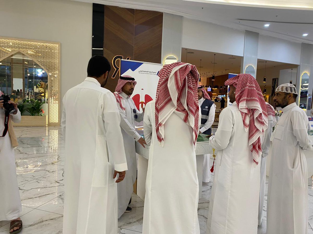 n1cluster's tweet photo. برنامج مكافحة التدخين في #تجمع_الحدود_الشمالية_الصحي 
يقيم معرضاً توعويا ًعن #سرطان_الرئه في العثيم مول لرفع وعي المواطنين بخطر آفة التدخين على صحة الإنسان حيث شهد المعرض إقبالاً كبيراً ومن خلاله تم تقديم الخدمات العلاجية لأكثر من 50 شخصاً . https://t.co/YLk0e2Z9jZ
