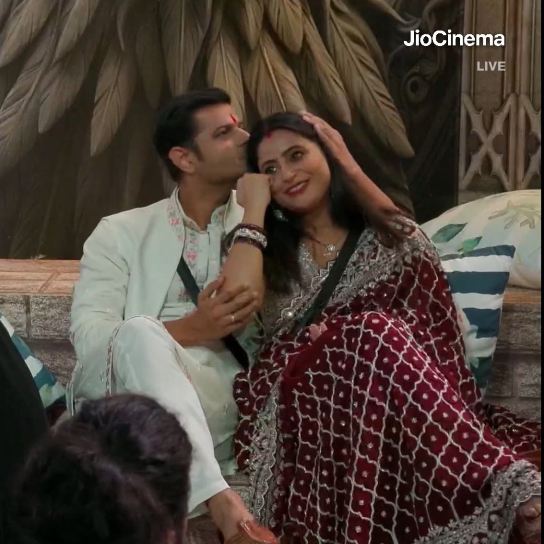 _No_Reservation's tweet photo. Who is your favorite couple?

Like for #VickyJain &amp; #AnkitaLokhande
RT for #NeilBhatt &amp; #AishwaryaSharma 

#BiggBoss17 #BB17 #BiggBoss 

Like.                            RT. https://t.co/oJ3Kx9qVqJ