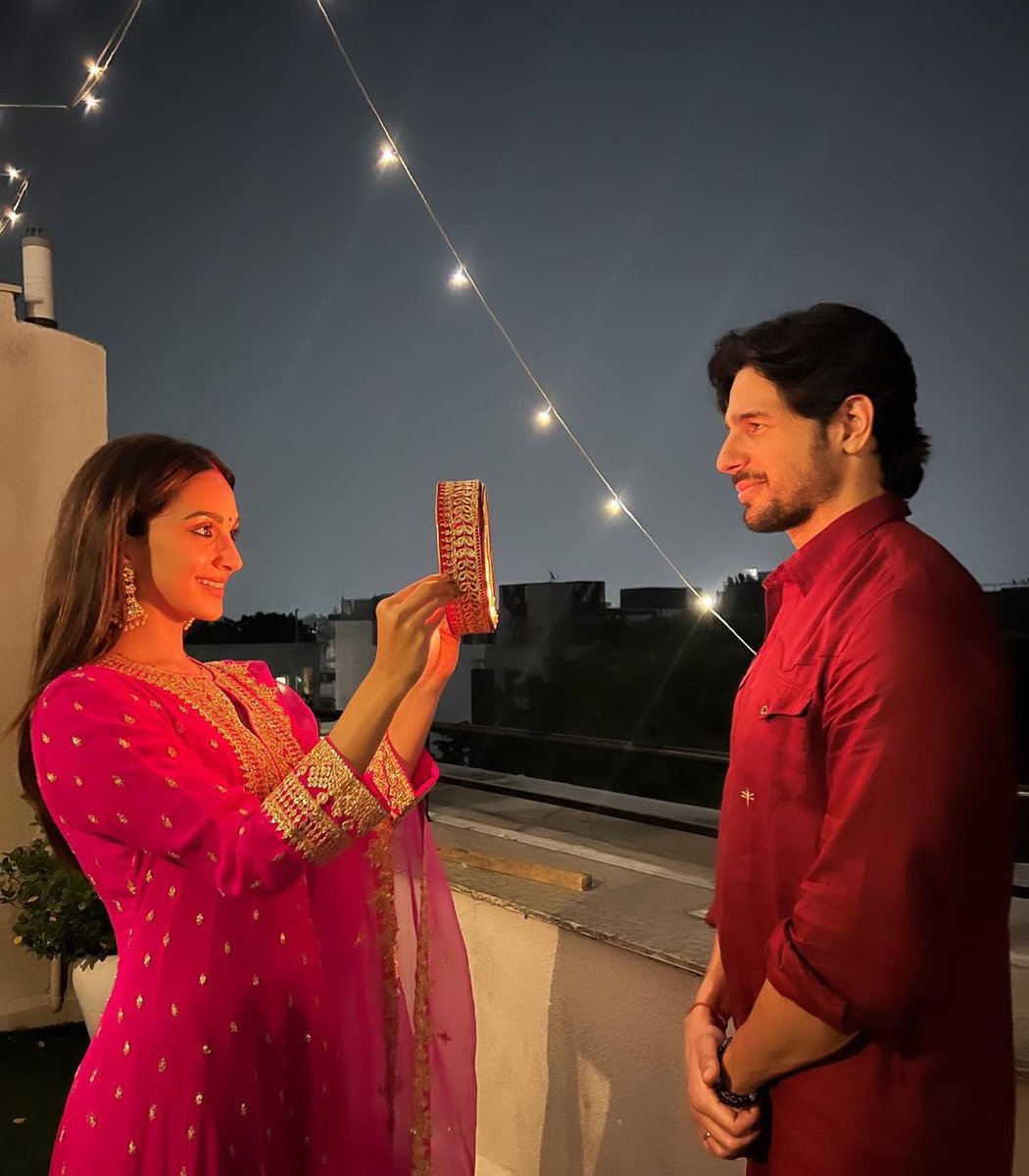 Celebrating the beauty of love and tradition on this special #KarvaChauth. 💖🌕 May the bond between couples grow stronger with each passing day.

 #SidKiara #LoveAndTradition 

🙏🏻🌟