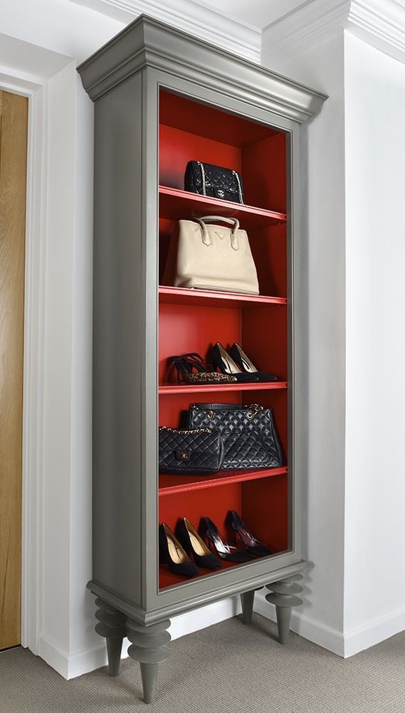 Our customized storage options for high-end possessions are designed to showcase your collection exactly how it was intended to be exhibited in the original shop.
#LuxuryStorage #BoutiqueStyle #CustomBuiltIns