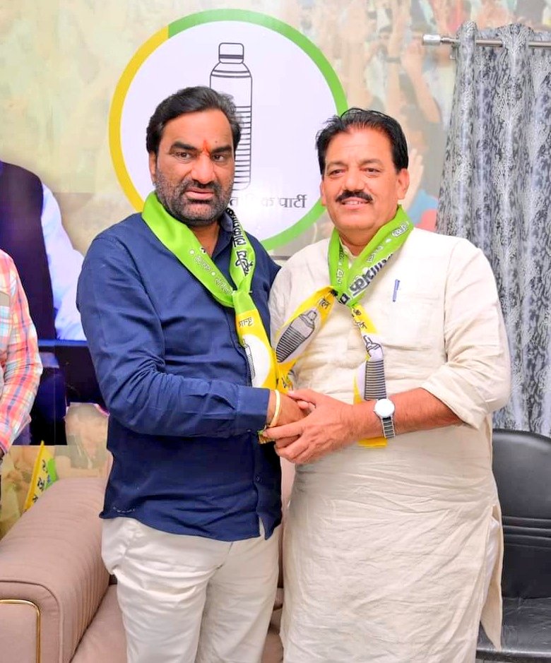 hanumanbeniwal's tweet photo. श्री बी. एल. भाटी का राष्ट्रीय लोकतांत्रिक पार्टी परिवार में हार्दिक स्वागत ! श्री बी.एल.भाटी राजस्थान में BJP SC मोर्चा के प्रदेश उपाध्यक्ष थे और आपने हमेशा दलित वर्ग के हितों के संरक्षण के लिए अग्रणी भूमिका में कार्य किया ! https://t.co/Brf3ea6yx6