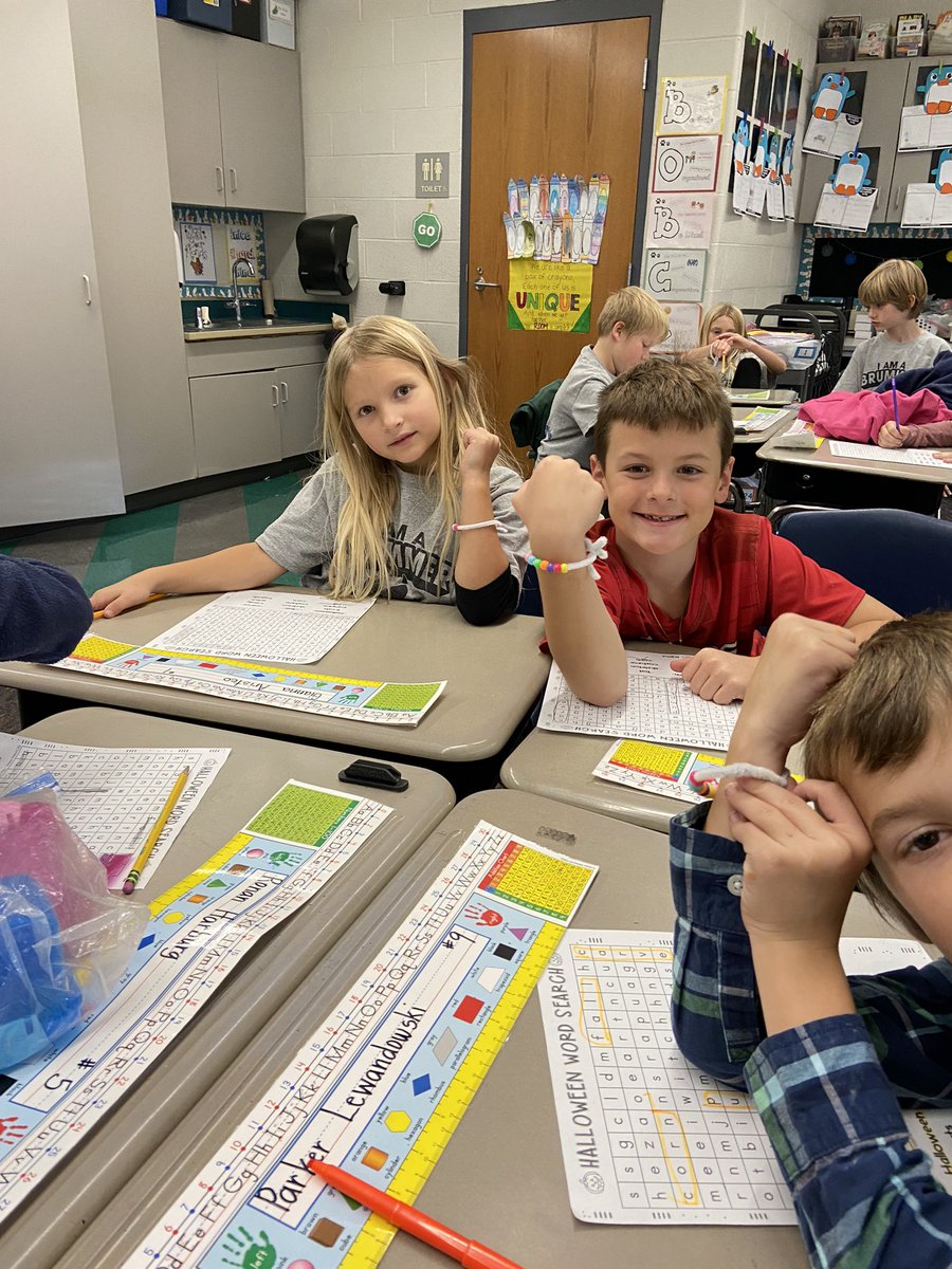 shaefferclass's tweet photo. Ask your child about their Respect Bracelet!@SLCSBrummer https://t.co/CQqY206Rzv