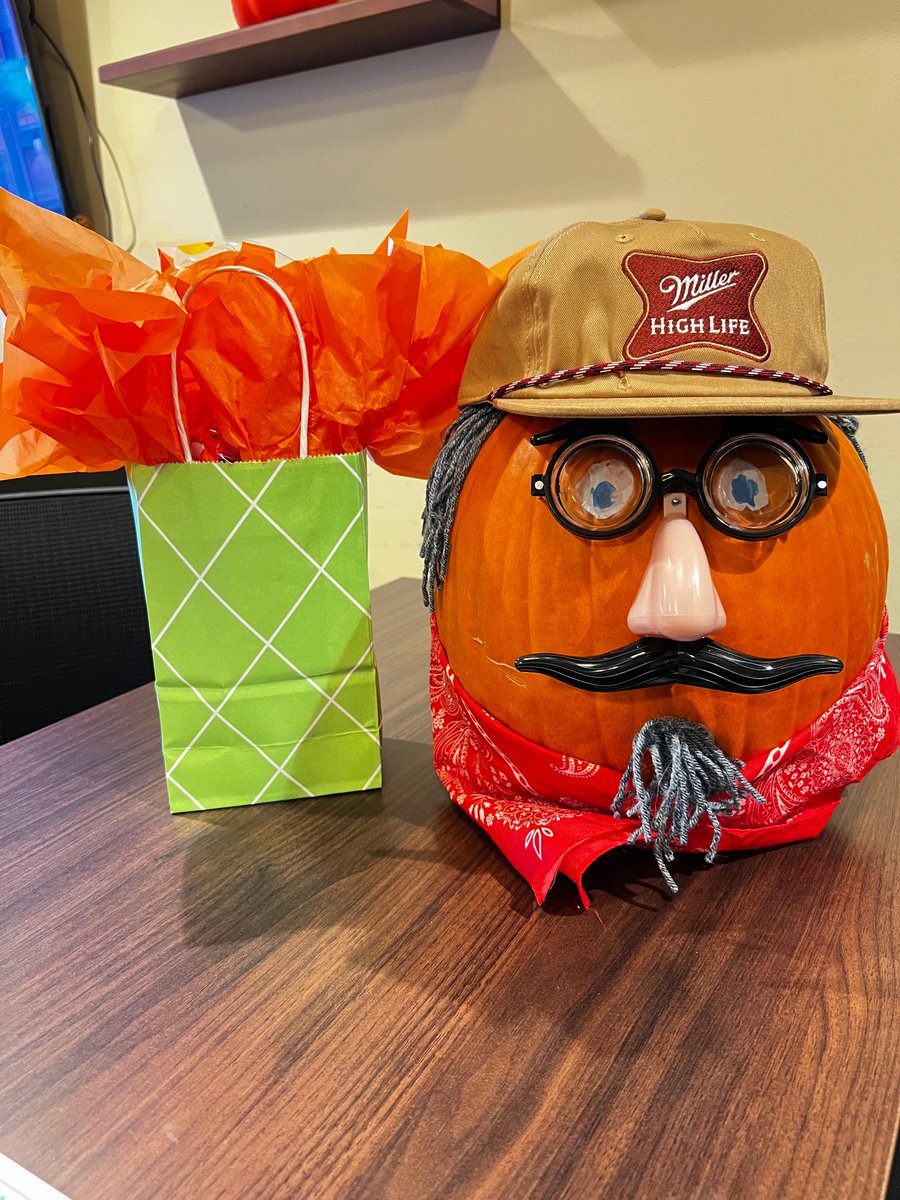 OakwoodHC's tweet photo. October has been such a fun month for residents and staff. We enjoyed our final 1980's Theme Dinner, participated in the Community Witches Walk, carved and decorated pumpkins and finished the month with a Halloween Party. #TrilogyLiving https://t.co/71Y3mT8uVH