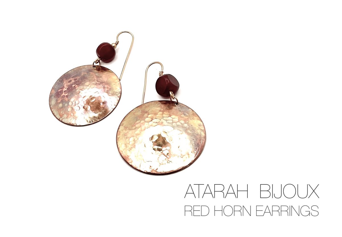 Copper Disc Earrings with Red Horn
buff.ly/3Kxfs0Q
#EthnicJewelry #BohemianJewelry #CopperEarrings #Accessories #JewelryTrends #AtarahBijoux #Earrings #Winter #UKSmallBusiness