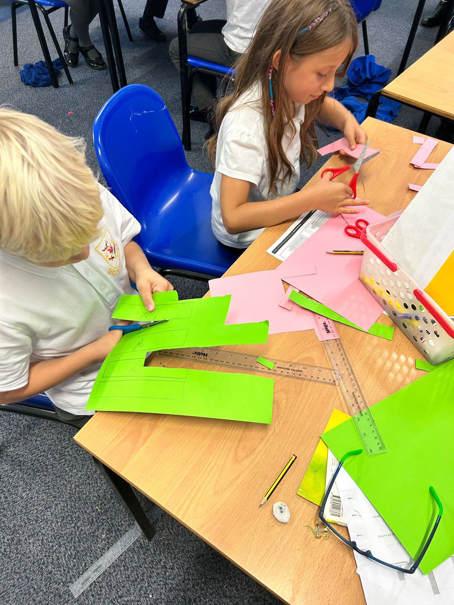 latimerprimary's tweet image. A great start to D and T in 3PS. The children have so far learnt about levers, linkages and pivots #LatimerDT #howitworks