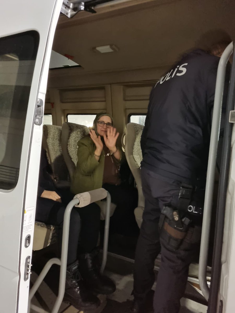 sevincozarslan's tweet photo. İnanılır gibi değil, Hüda Kaya tutuklandı. İyice şaşırdılar. Hapse atmadığınız kim kaldı, Güzin abla mı! https://t.co/tXq6xHmgQ6