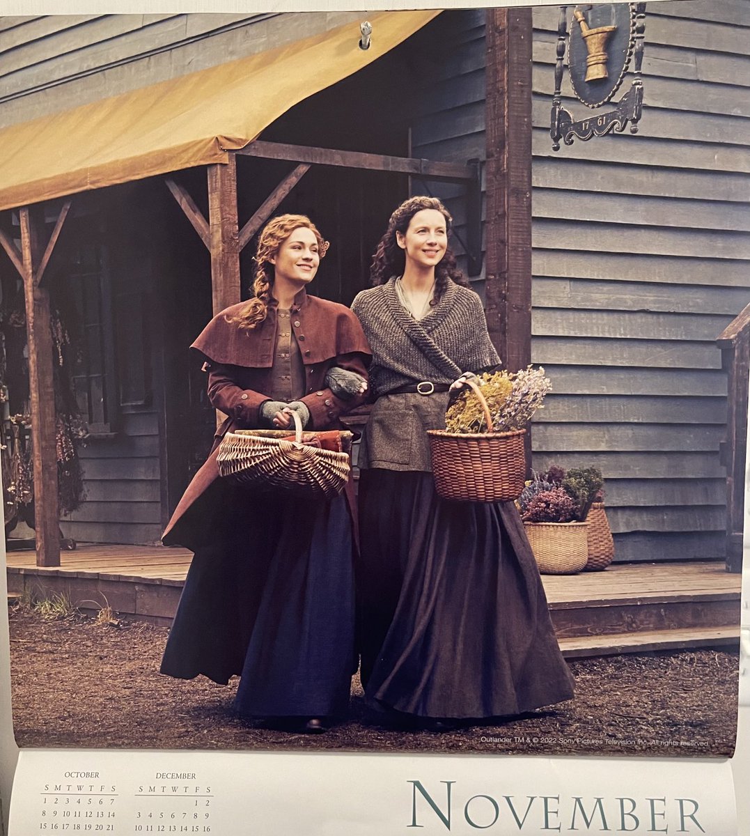 Happy November 🍂🤎💛🧡 #Outlander #MommaAndBree #CaitríonaBalfe #SophieSkelton ⁦@balfenation⁩ ⁦@SkeltonUniverse⁩