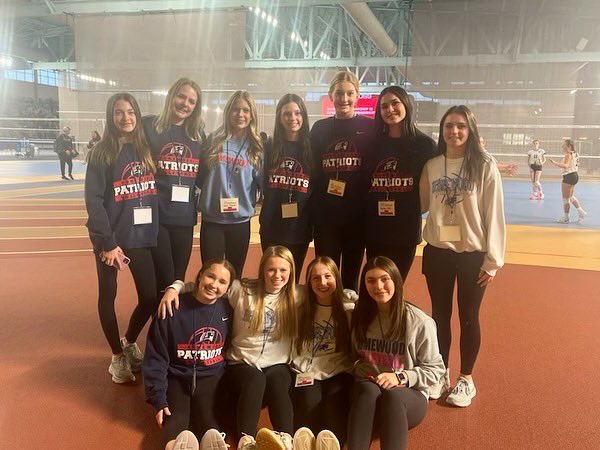 The HMS 8th grade volleyball team volunteered at the AHSAA State Volleyball Tournament today! Go Patriots!

#wearehwd #thebestofhms