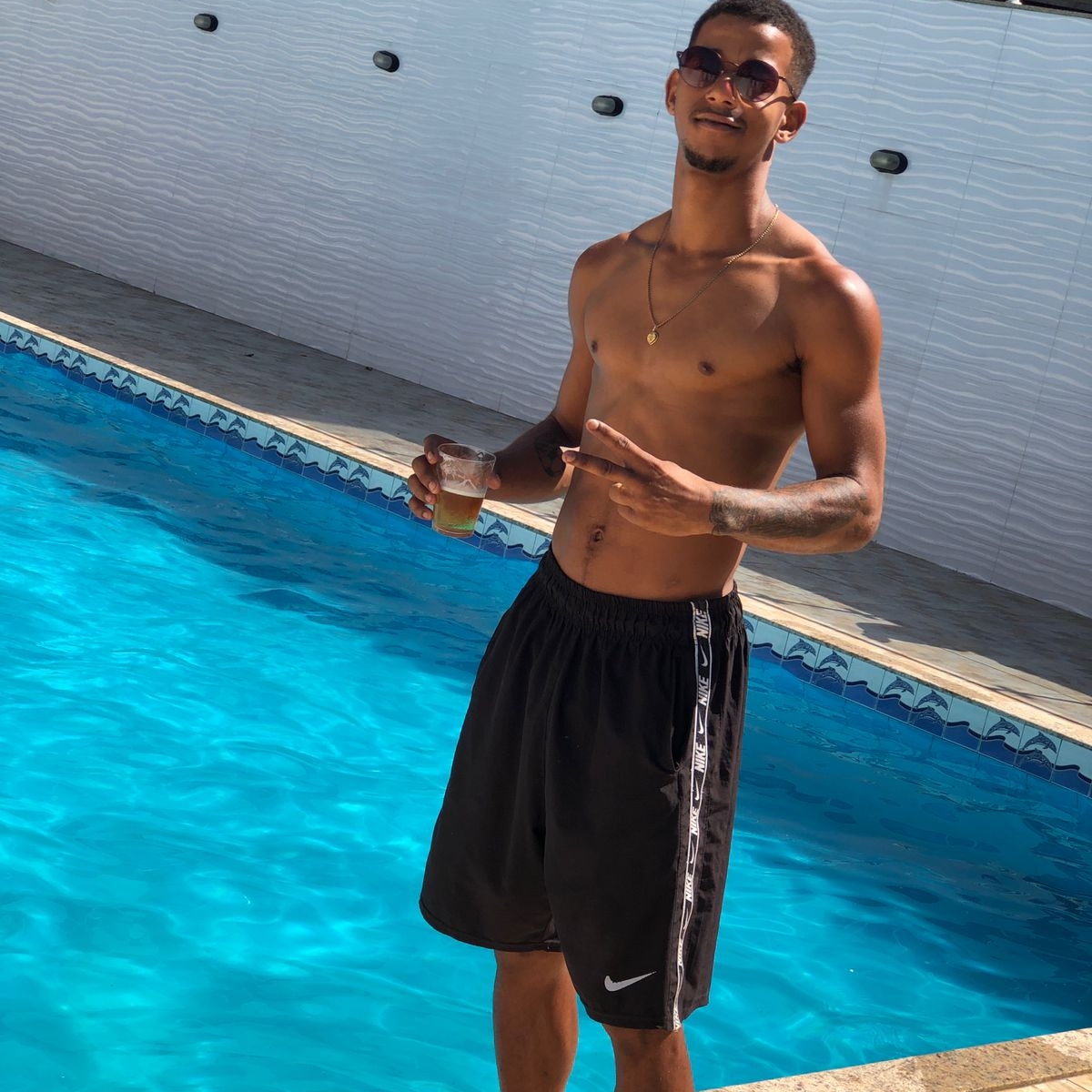 Melhor q ninguém, mas diferente de muitos..🍀😎👑🫶🏽