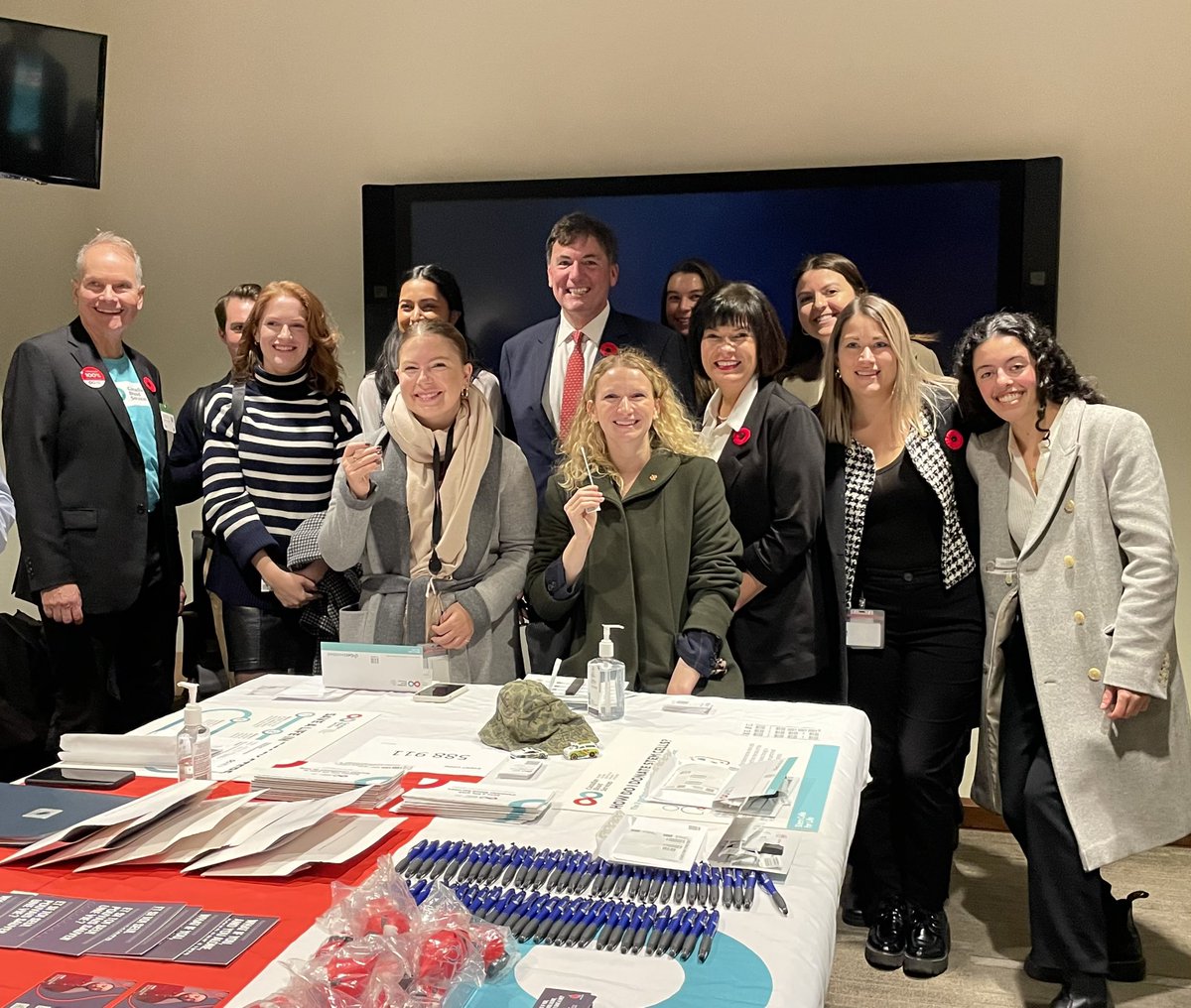 Vous pouvez aider à sauver une vie aussi!

Je me suis arrêtée à Hope on the Hill de <a href="/CanadasLifeline/">Canadian Blood Services</a> avec mes collègues de l’atlantique pour apprendre comment les Canadiens âgés de 17 à 35 ans peuvent s'inscrire au registre des cellules souches.