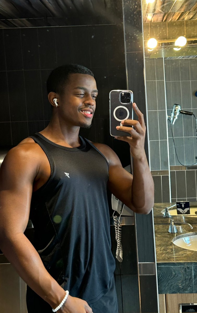 _pablomarcuss's tweet photo. Estava aqui vendo meu antes e depois de 1 ano, enfim …… https://t.co/Kyq2krEX3d