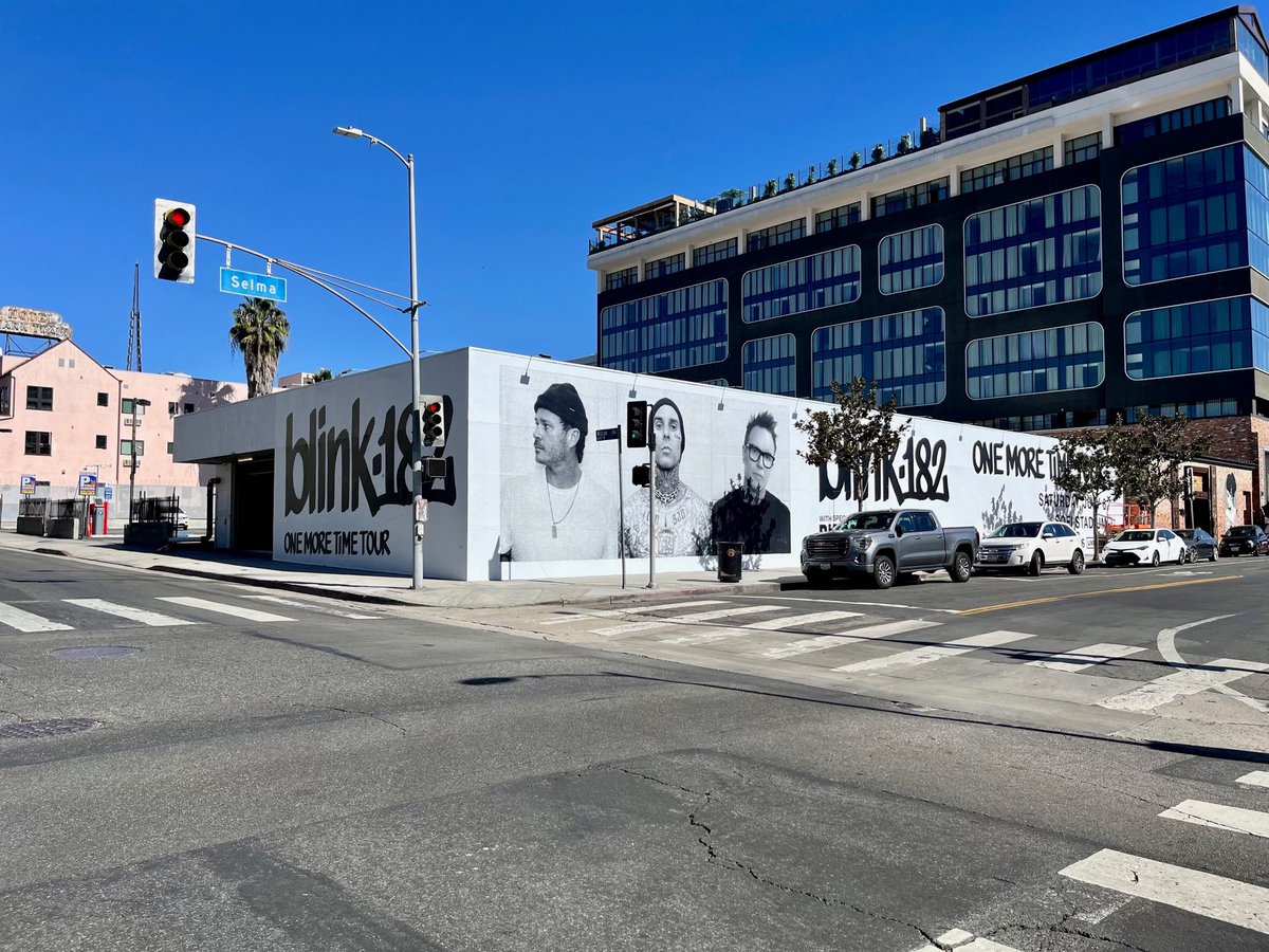 blink-182 tweet media