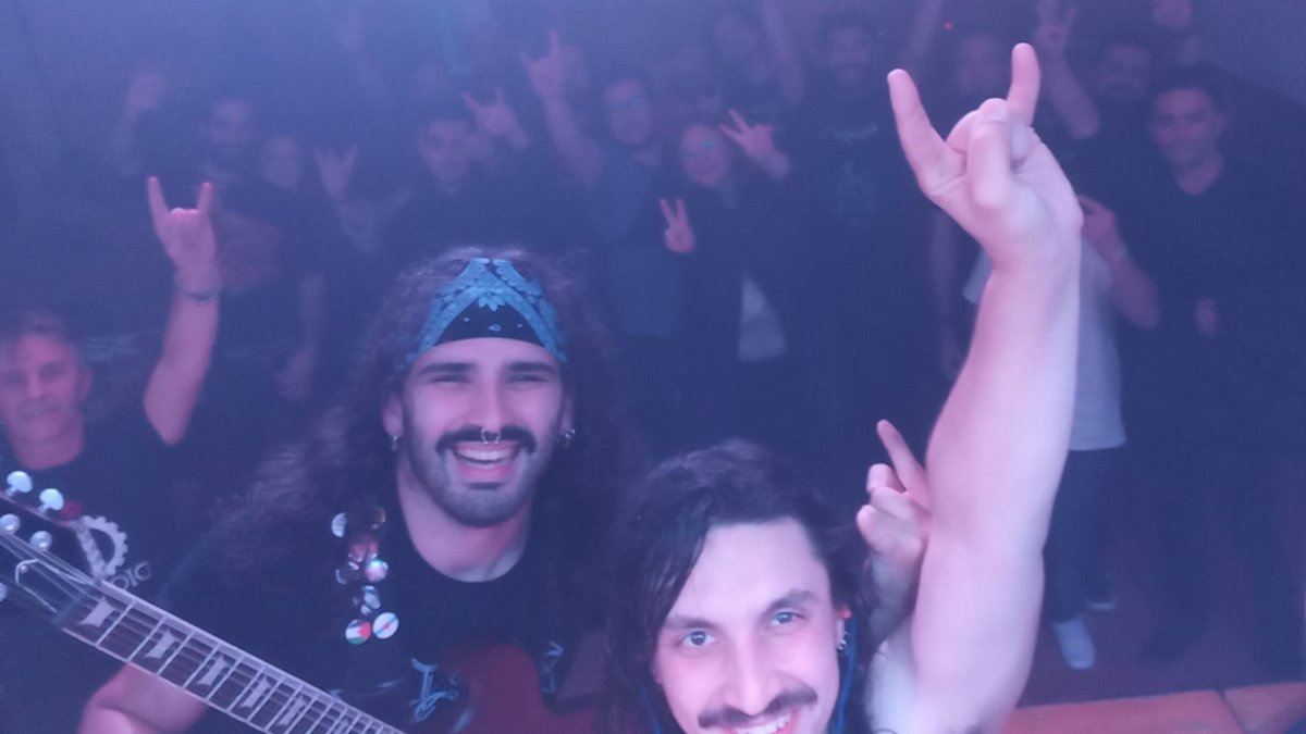 Despois dunha noite xenial con <a href="/EMutilados/">Elefantes Mutilados</a> e a ACDE <a href="/TrezeCatorze/">A TrezeCatorze</a> en Salceda (un millón de grazas 💙), agora toca poñer rumbo a Madrid! O venres 10 de novembro, na Entre Darts con Helix Nebula e Southgate e a colaboración de REA Metal, <a href="/NecromanceMag/">Necromance Magazine</a> e <a href="/FettemClothing/">FeTTeM Clothing</a> 🔥