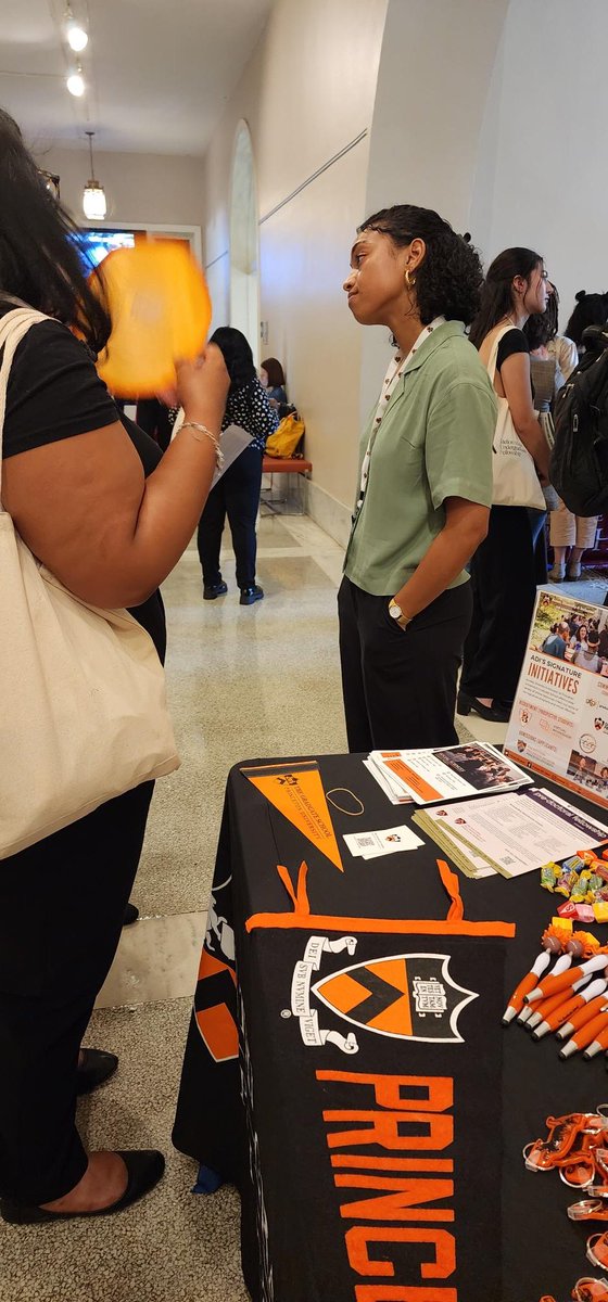 🗺️ 📍 ADI's outside, visiting grad fairs near you! Whether it be representing STEM at <a href="/SACNAS/">SACNAS</a> in Portland, or the Humanities &amp; Social Sciences at <a href="/DukeMMUF/">Duke Mellon Mays Undergraduate Fellowship Program</a>, our staff &amp; grads can't wait to meet prospective students!

👀 📅 Recruitment Calendar Info: graddiversity.princeton.edu/prospective-st…