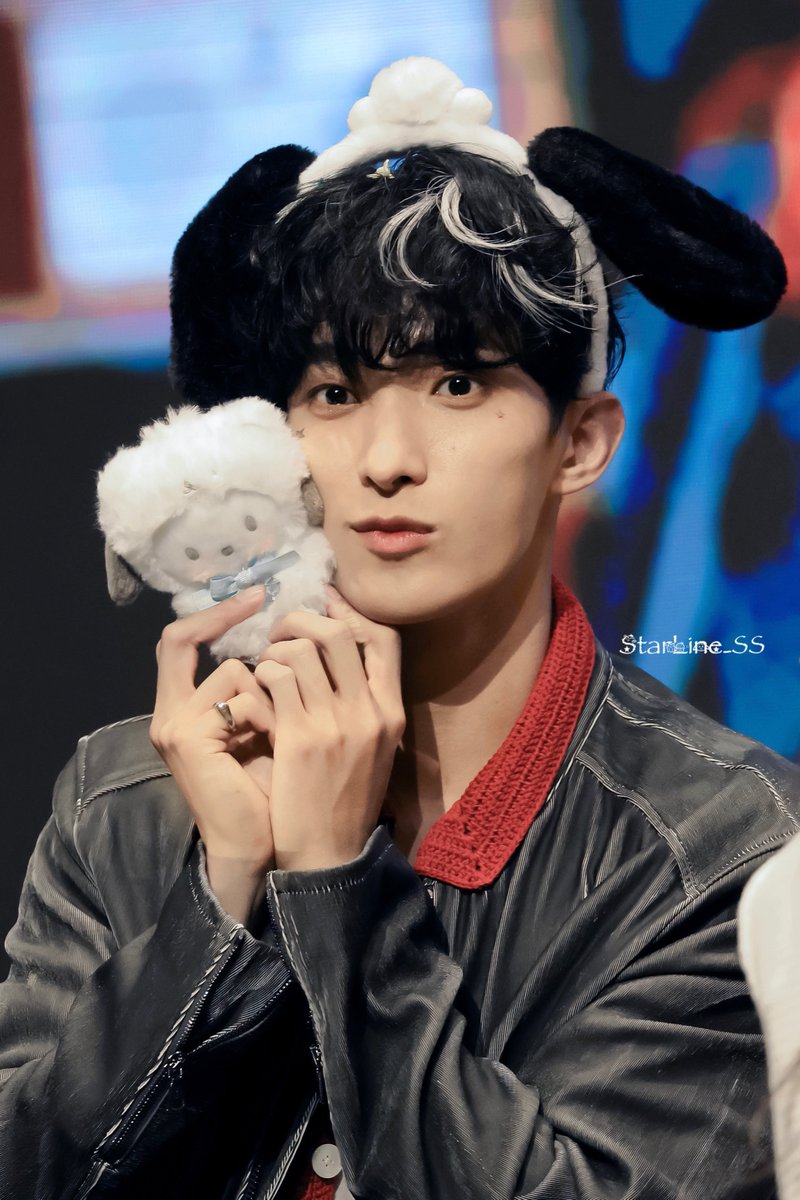 kyeomties's tweet photo. him and his baby.. https://t.co/B7kZGybdRd