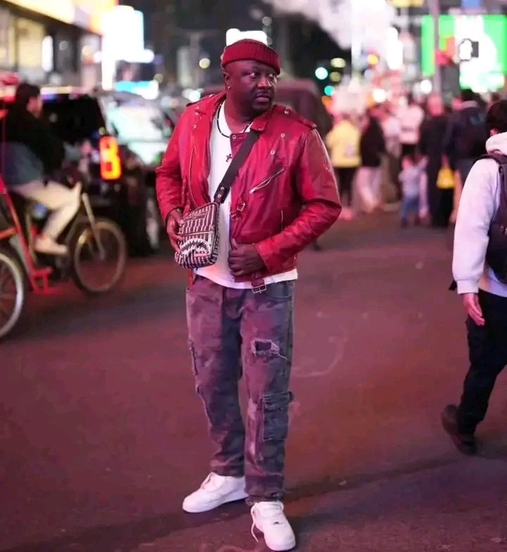 c_lemondeen24h's tweet photo. #Celeo_Scram sur #BillClintonKalonji: " On peut avoir de problèmes, mais c’est un frère que j’aimerai voir au top comme moi. " @Bibimusafi #MusiqueRdc #Rumba #Ndule #Wenge #GenerationWenge https://t.co/ezlurN3xoJ