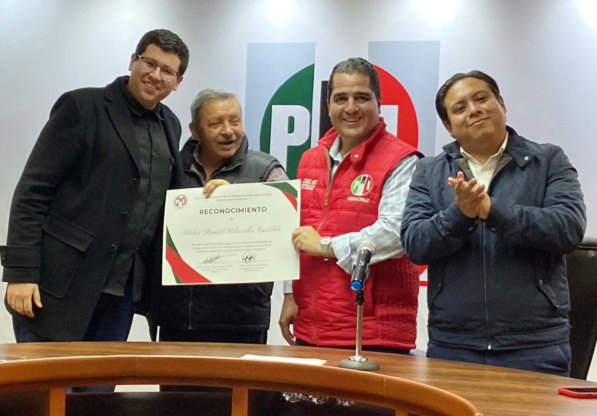 PRIVeracruz_'s tweet photo. #COMUNICADO📰

📌#PRI #Veracruz, reconoce a jóvenes ganadores del Concurso Juvenil Partidista de Debate Político, organizado por el @ople_Ver 

Información completa⬇️:

🔗https://t.co/asXDW4rr7N https://t.co/0iMhGFsAPY