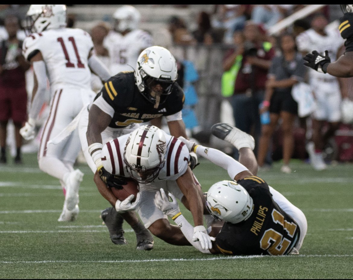 Tre_phillips3's tweet photo. Thank God for the ability to keep moving forward 🦍🖤 https://t.co/8gvfCNCxkj