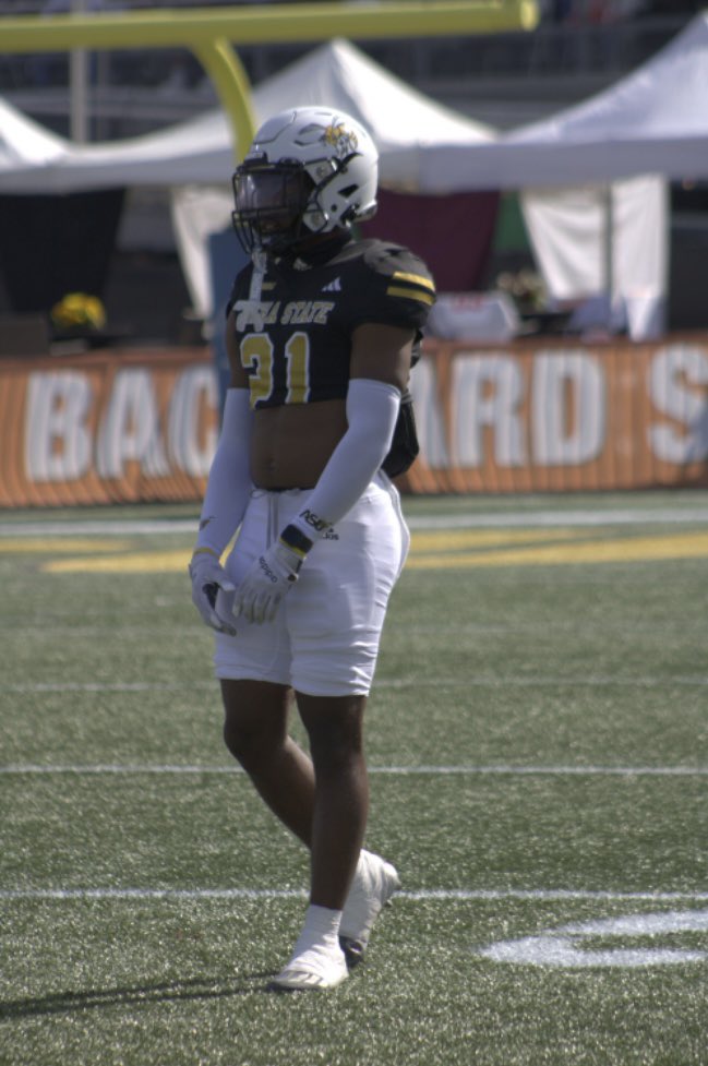 Tre_phillips3's tweet photo. Thank God for the ability to keep moving forward 🦍🖤 https://t.co/8gvfCNCxkj