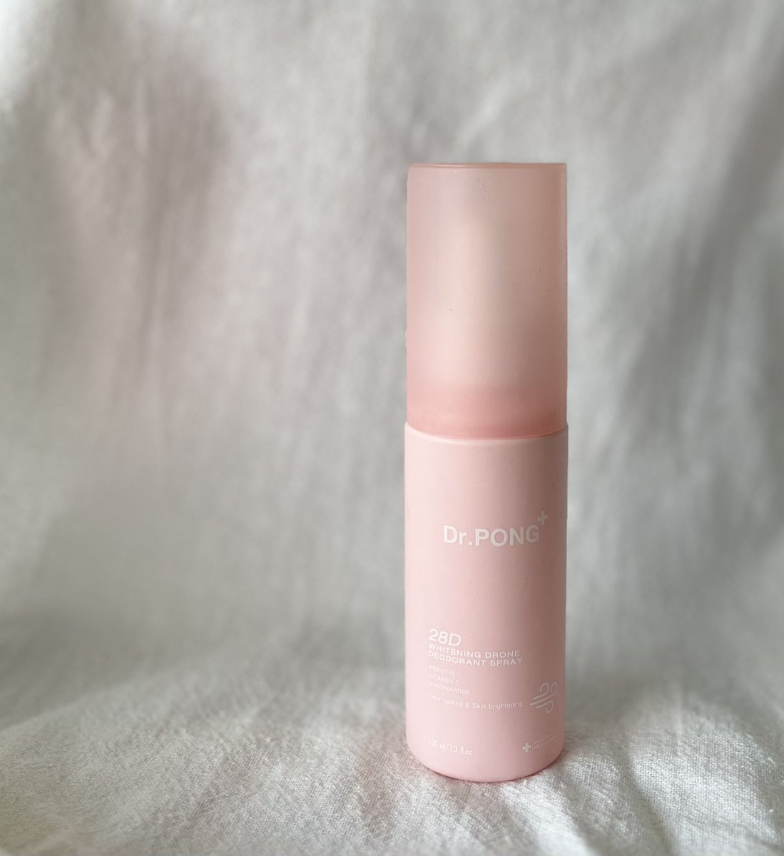 baiidaisy's tweet photo. Dr.pong 28D spray รักแร้ ตัวนี้spray ละอองน้ำค่อนข้างเม็ดใหญ่ เน้นฉีดใกล้ๆรักแร้ ถ้าให้คุมกลิ่นดีๆ ต้องฉีดเยอะหน่อย เราใช้ไป1ขวด ไม่ได้��าวขึ้นมาก แต่ไม่คล้ำ ถ้าเทียบกับใช้โรลออนแบบอื่นๆ (เราใช้โรลออนปกติแล้วแอบมีรอยคล้ำ) ให้คะแนน8/10 ชอบตรงที่ไม่มีกลิ่น ไม่ตีกับน้ำหอมที่ฉีด https://t.co/r8SRaROKia