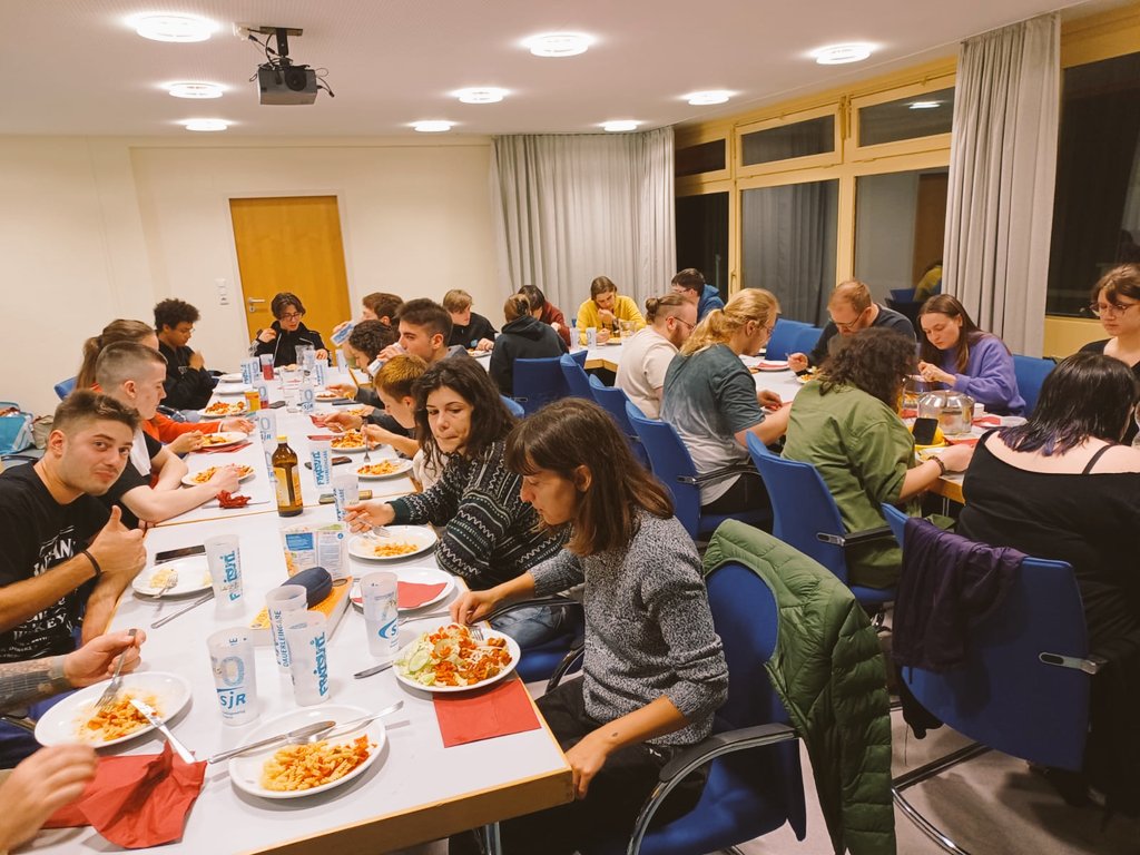 PlayFrame tweet media