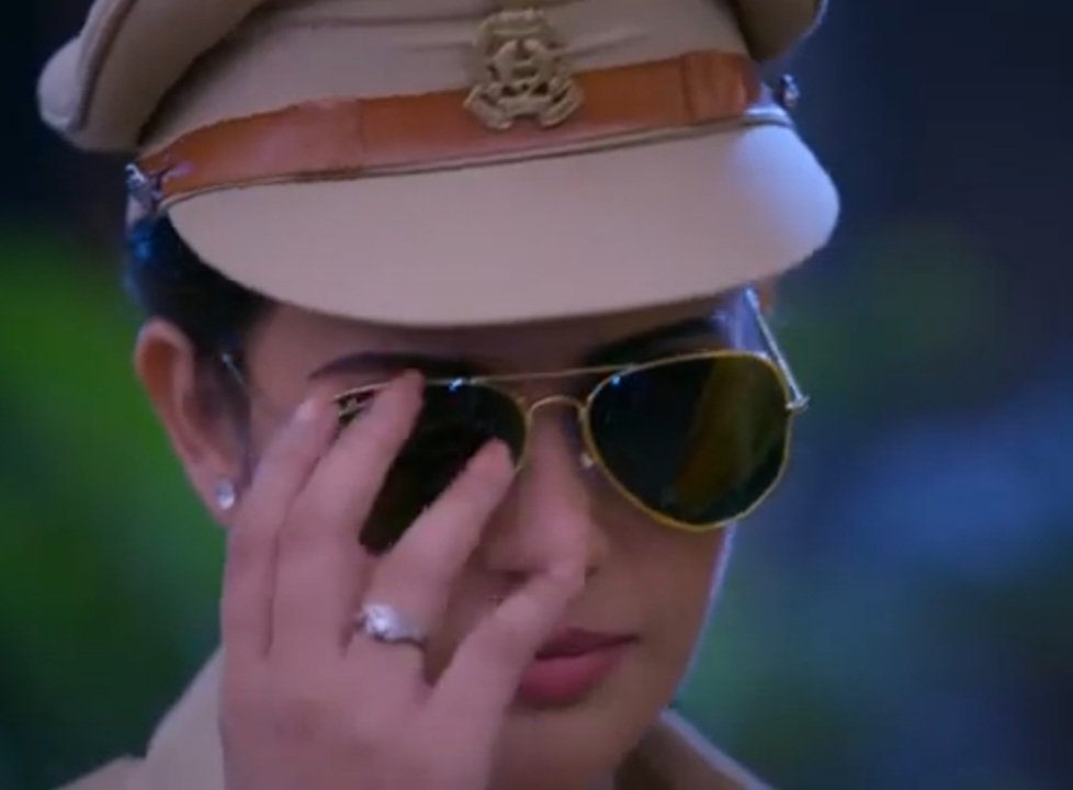 nimasha4sg's tweet image. Nothing,just presenting the BESTEST character of ITV SHO Haseena Mallik. When HM mentioned Mahaila Police Thana I was 😭.@sabtv tysm for giving us chance to witness unseen shade of HM in #Vanshaj n now let us to witness this HM 2.0 in our very own show #MaddamSir. Plz announce S2