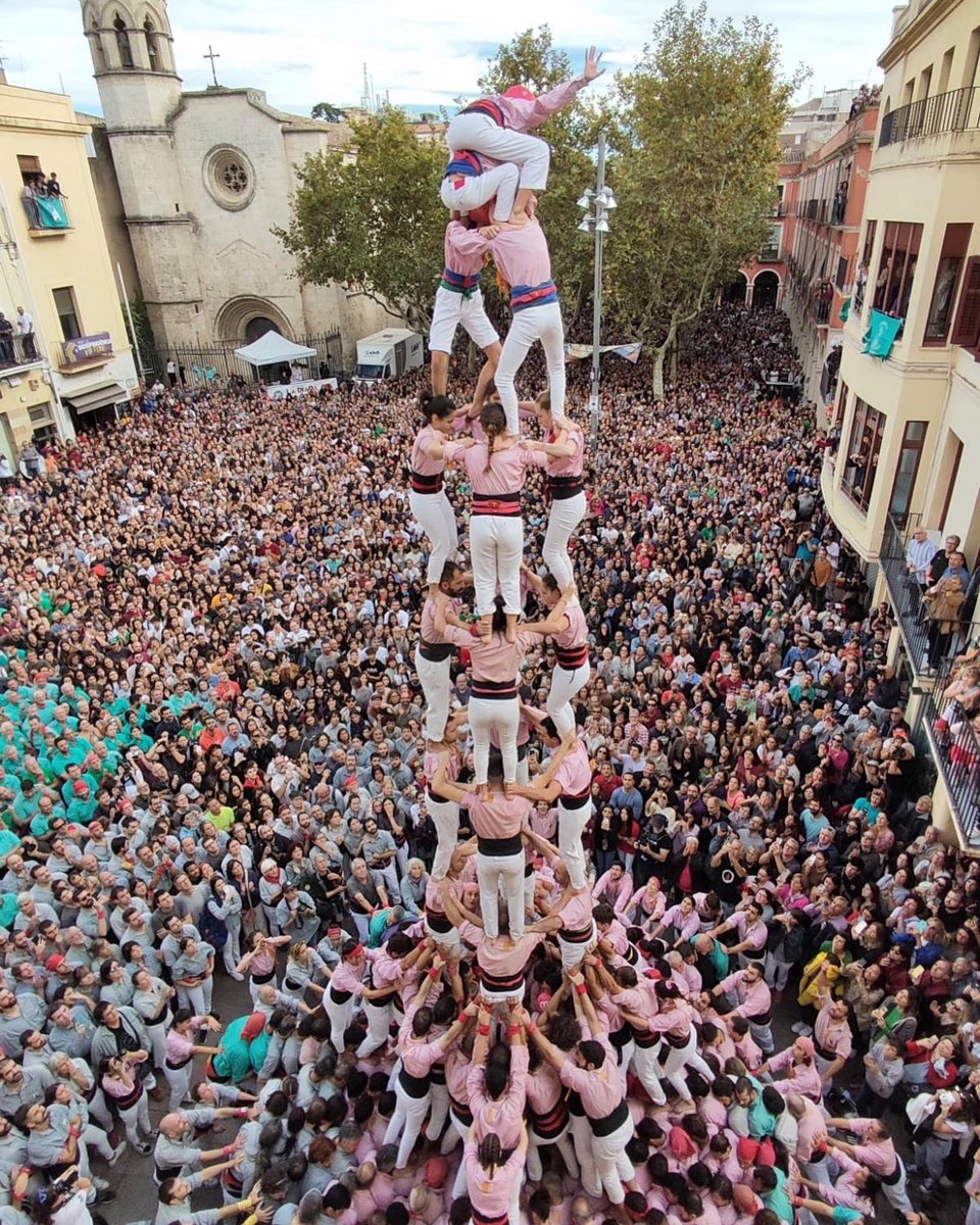 xiquetstgn's tweet photo. TRIPLETA DESCARREGADA PER TOTS SANTS💥

Tots Sants, la plaça de la Vila, Vilafranca… 
Avui era el dia per demostrar que sí, que ho tenim i ho sabem fer.
Gràcies per fer-ho fàcil, Colla!

❤️

Enhorabona @verds per aquesta fita històrica i @capgrossos @borinots per aquesta diada! https://t.co/5tOalnanD3