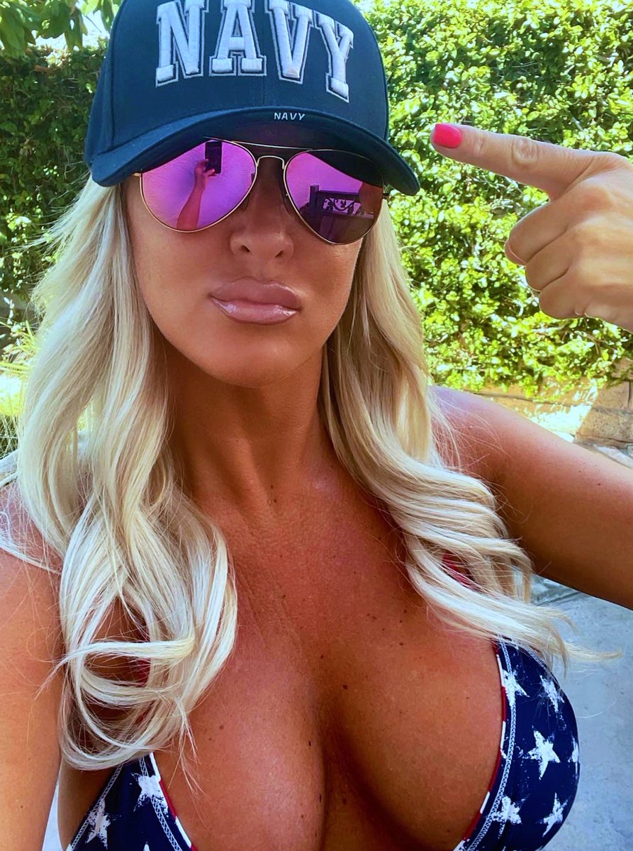 USABookClub's tweet photo. Standing strong for #AmericaFirst, our Navy (I'm a Marine thru &amp; thru), our sister services 😘, &amp; President Trump!

#SemperFi 🇺🇲⚓ https://t.co/5Tk8hS72B3
