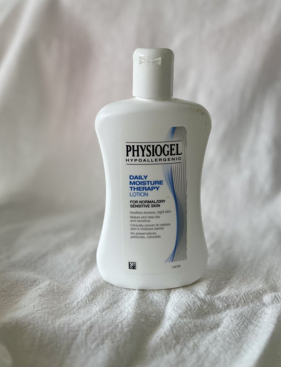 baiidaisy's tweet photo. @PhysiogelTh Physiogel daily moisture therapy lotion 🧴💙 เป็นเนื้อโลชั่น ทาได้ทั้งหน้ากับตัว (เราผิวผสม)ใช้ช่วงหน้าหนาว อากาศแห้งๆชอบมาก ไม่เหนอะหนะเกิน แต่ยังให้ความชุ่มชื้น เสริมเกราะป้องกันผิว⭐️ ราคาน่ารักด้วย 1 ขวดใช้ได้นานนนน ใครผิวแห้งเอามาทาตัวก็ดี👍🏻 https://t.co/C4s8fWZirV