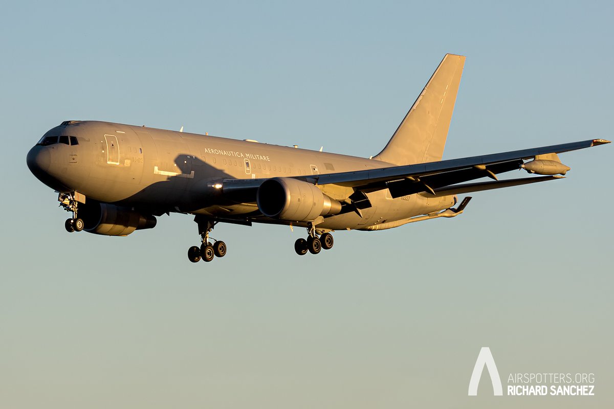 El otro protagonista del EART 23 ha sido KC-767 de la Aeronautica Militare Italiana del que posee 4 ejemplares. @EATC_ @EjercitoAire @airspottersORG
#EART23 #AirMobility #TogetherWeGoBeyond #OceanSky23 @Armee_de_lair #kc767 #Kc767A #AirToAirRefuelling @ItalianAirForce