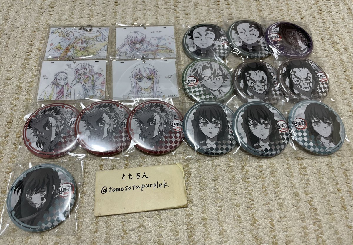 tomosotapurplek's tweet photo. 【交換】鬼滅の刃 ufotable dining ダイニング 刀鍛冶の里 お楽しみくじ キャンバスパネル 缶バッジ 原画風アクリルチャーム クリアファイル

譲）画像1-3枚目

求）画像4枚目 
第4期 キャンバスパネル 蜜璃&amp;伊黒
＞缶バッジ 蜜璃、伊黒

•パネル優先、どれとでも交換可
•缶バッジ⇄缶バッジのみ

→ https://t.co/hSmmLRgqhf