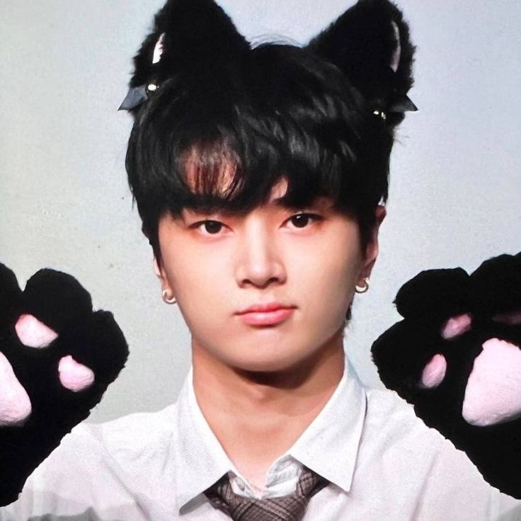 PJSZhen's tweet image. hiiii, i’m Zhen i'm looking for #moot 💖

– looking for engene, blink, carat, moa or any fandom esp hybe moots ! (all fandoms welcome) 
-he/him | 🇵🇭 | Not A Minor | ‘04
-ult: enha + svt + bp
not new to #kpoptwt/#stantwt
plz  ♡/ ↻ to be moots + so more ppl can find this thx!