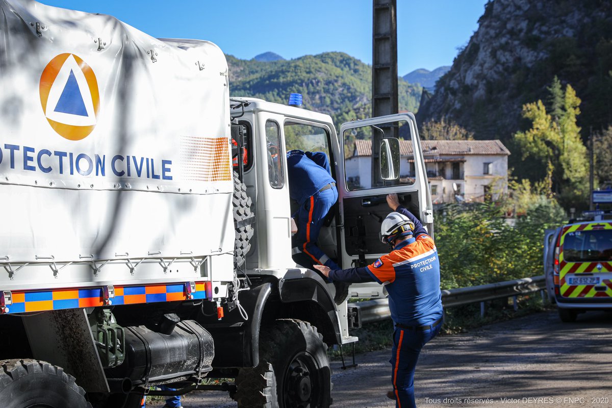 #VigilanceRouge 🔴 Les moyens humains (700 bénévoles) et matériels (hébergement d’urgence, véhicules tout terrain, véhicules de soutien technique et logistique) de la Protection Civile sont en pré-alerte. Il sont prêts à être engagés en soutien aux populations.