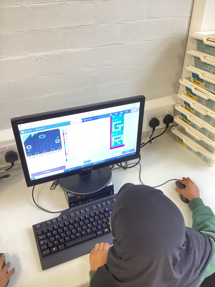 RoeLeePrimary's tweet photo. Year 4 have been getting to grips with micro:bits today! The children have enjoyed exploring the code and programming the micro:bit. #bbcmicrobits #computing https://t.co/N0pSuMMcTR