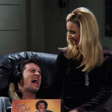 rossgellxr's tweet image. "lisa kudrow, nenhuma mulher me fez rir tanto assim"