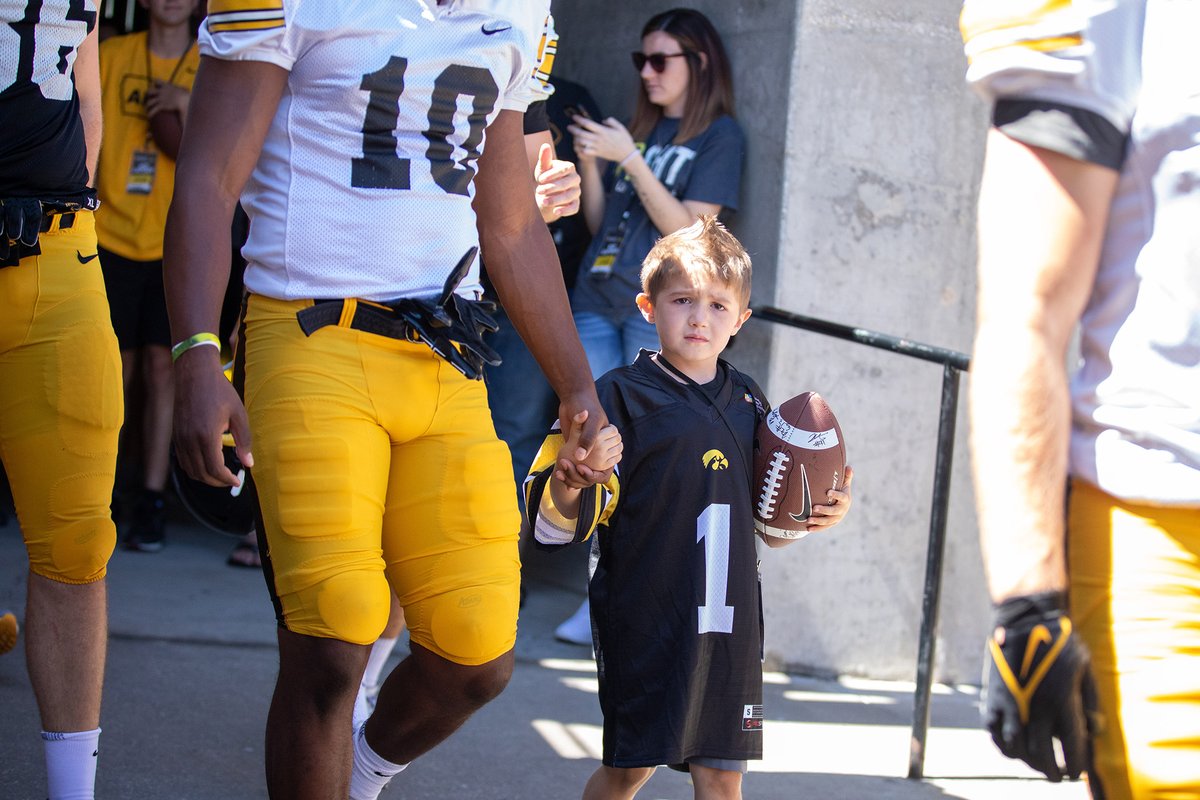 uiowa's tweet photo. On the heels of a leukemia diagnosis at four years old, Lincoln Veach faced the grim prospect of a flesh-eating disease, and spent 112 days in the hospital. This week, he is the @UIchildrens Kid Captain for the away game vs. Northwestern. https://t.co/dg4bQGYBSM https://t.co/O4NHug3tbt